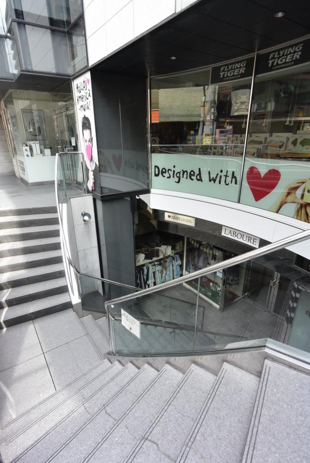 地下店舗入り口