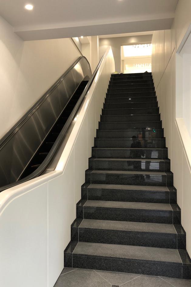 2階直通エスカレーター